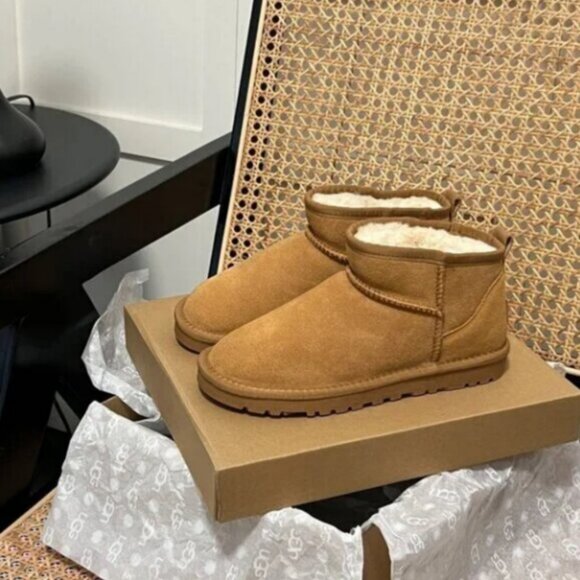 New Ugg Womens mini Snow boots - Picture 3 of 6